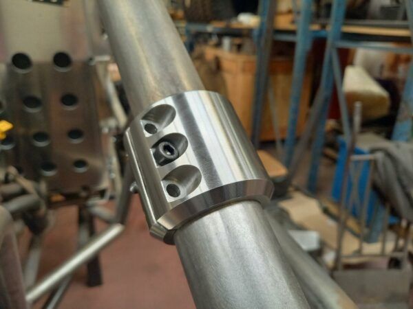 Bride de tube escamotable pour Ø48.3 – Image 3