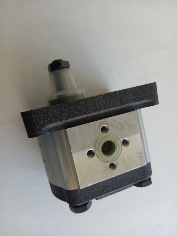 Pompe 8cc rotation gauche pour direction hydraulique